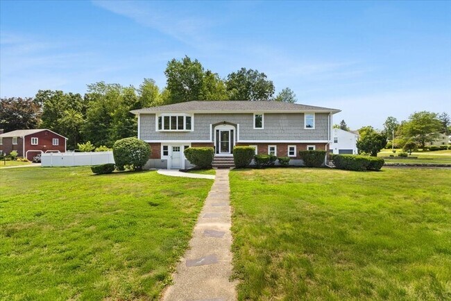19 Coach Ln in Norwood, MA - Building Photo - Building Photo