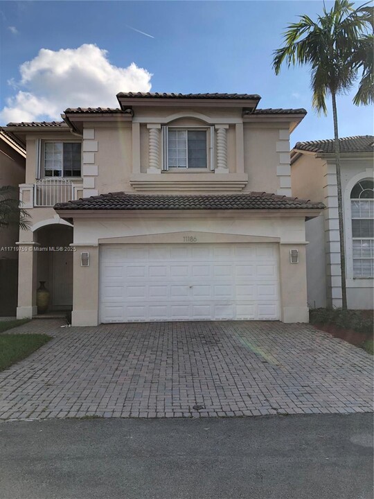 11186 NW 73rd Terrace in Doral, FL - Building Photo