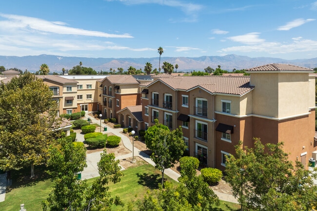 Loma Linda Terrace in Loma Linda, CA - Foto de edificio - Building Photo