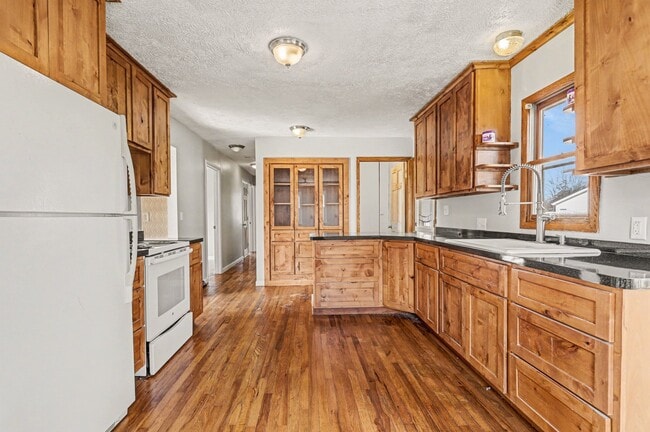 property at 205 E Murray Ave