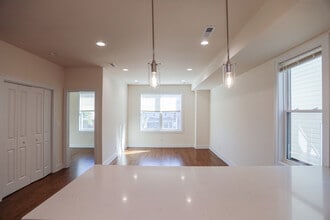 2342 N Lawndale Ave in Chicago, IL - Building Photo - Building Photo