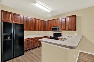 8525 Sandpiper Ridge Ave in Tampa, FL - Building Photo - Building Photo
