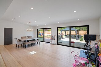 3116 Calle Fresno in Santa Barbara, CA - Foto de edificio - Building Photo