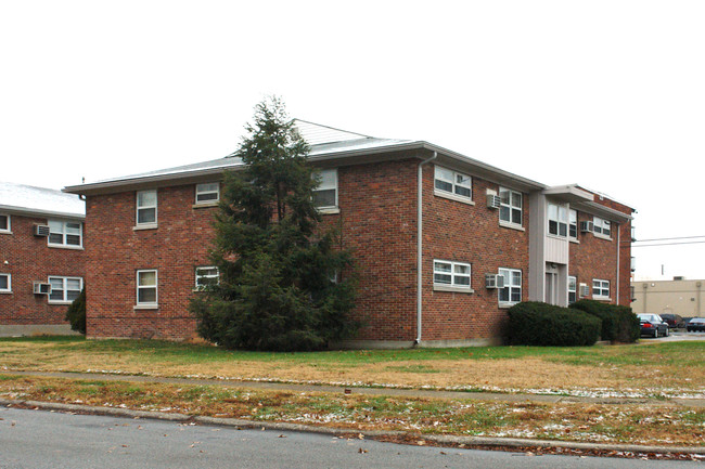 2220 Heather Ln in Louisville, KY - Foto de edificio - Building Photo