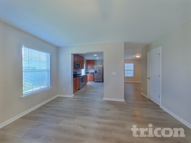 377 Longfellows Ln in Elgin, SC - Foto de edificio - Building Photo