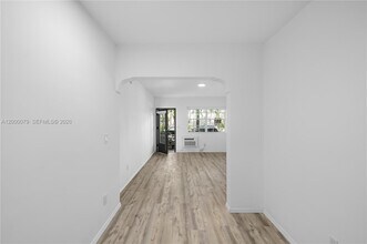 717 Española Wy in Miami Beach, FL - Building Photo - Building Photo