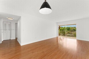 7777 SW 86th St in Miami, FL - Building Photo