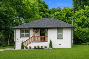2028 Hilburn Dr SE in Atlanta, GA - Building Photo