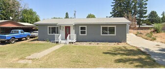 1106 N 60th Ave in West Richland, WA - Building Photo