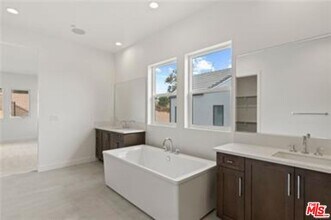 20568 Edgewood Ct in Los Angeles, CA - Building Photo - Building Photo