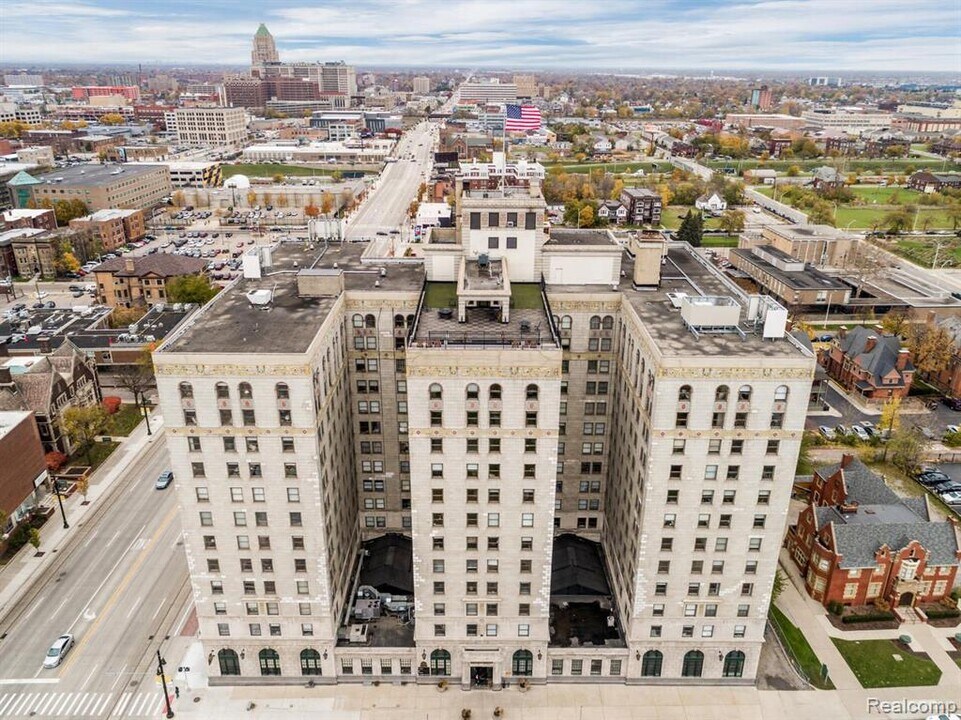 15 E Kirby St, Unit 229 in Detroit, MI - Building Photo