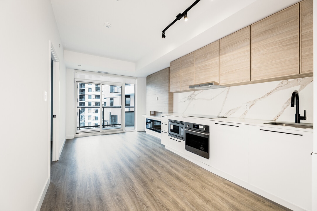 1050 Eastern Ave in Toronto, ON - Building Photo