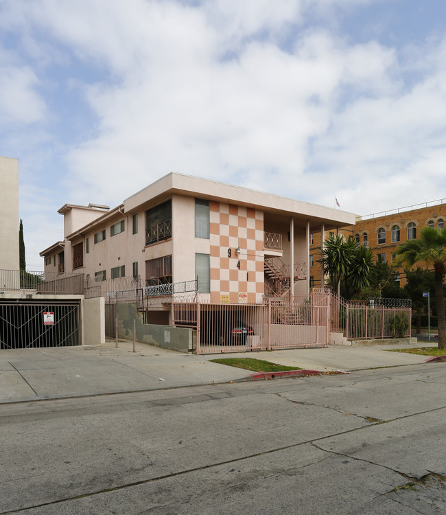 941 S Gramercy Pl in Los Angeles, CA - Foto de edificio - Building Photo