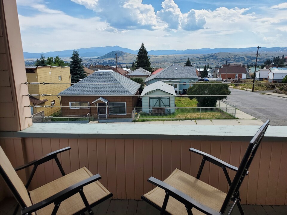 963 Lewisohn St, Unit 5A in Butte, MT - Building Photo