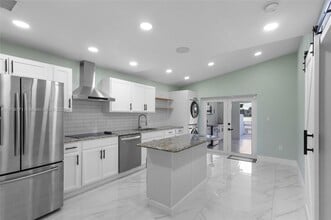 2515 W 65th St in Hialeah, FL - Building Photo - Building Photo