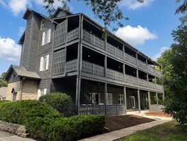 10102 Main St in Hebron, IL - Building Photo