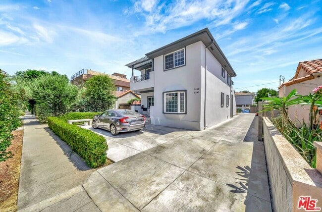 3242 Hutchison Ave