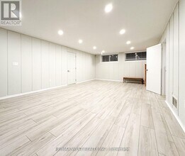 5 Arlstan Dr in Toronto, ON - Building Photo - Building Photo