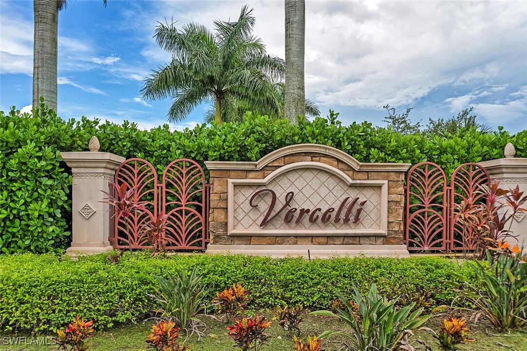 9372 Vercelli Ct in Naples, FL - Building Photo