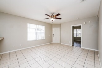 7742 Bristol Park Dr in Apollo Beach, FL - Building Photo - Building Photo