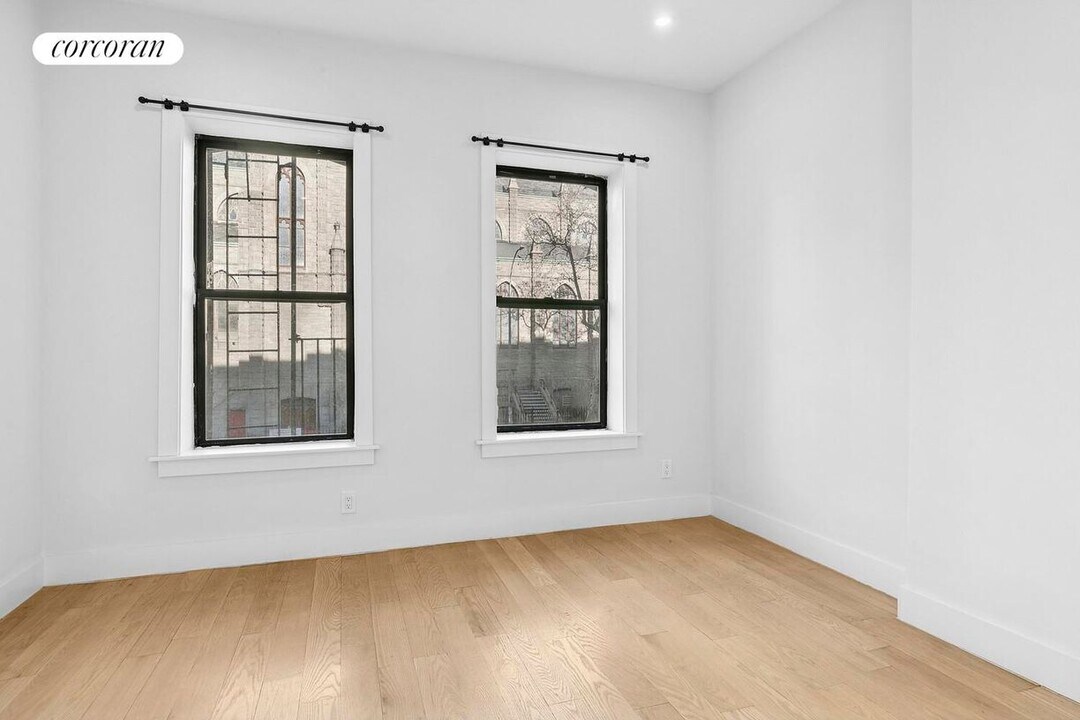 204 W 96th St in New York, NY - Building Photo