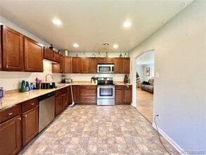 2271 Newark St in Aurora, CO - Building Photo - Building Photo