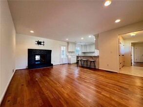 2517 MacLaren Cir in Atlanta, GA - Building Photo - Building Photo