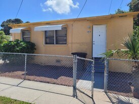 1016 15th St in West Palm Beach, FL - Building Photo