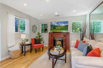 425 Oak Ave in Redwood City, CA - Building Photo - Building Photo