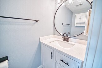 11912 Cypress Hill Cir in Tampa, FL - Building Photo - Building Photo