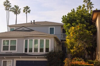 1575 Manning Ave in Los Angeles, CA - Foto de edificio - Building Photo
