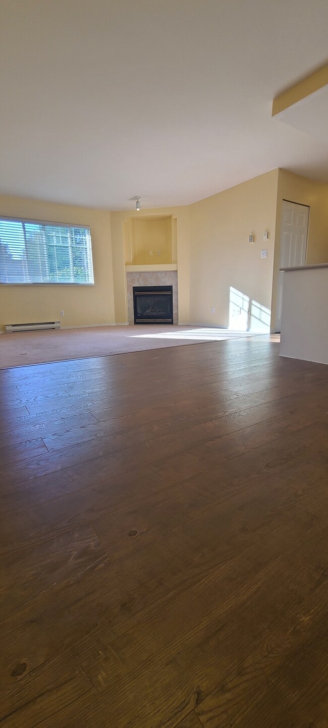 655 Nicola Av in Coquitlam, BC - Building Photo - Building Photo