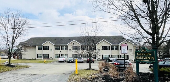 Parkview Senior Apartments in Buffalo, NY - Foto de edificio - Building Photo