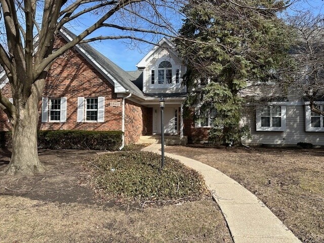 5S475 Scots Dr in Naperville, IL - Foto de edificio