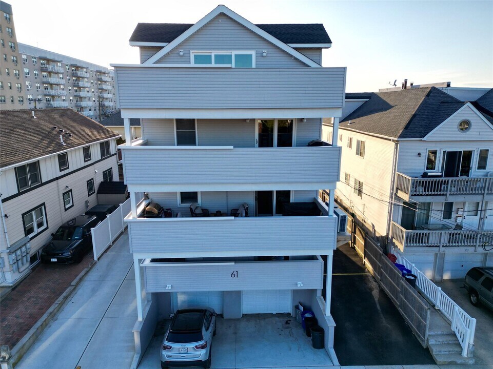 61 Neptune Blvd in Long Beach, NY - Building Photo