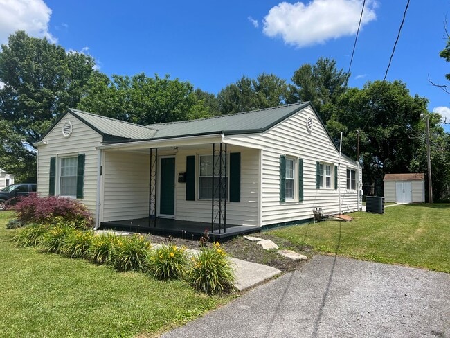 114 N Lincoln Ave in Jonesborough, TN - Building Photo - Building Photo