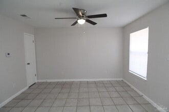 1455 Acorn Ln in Pensacola, FL - Building Photo - Building Photo