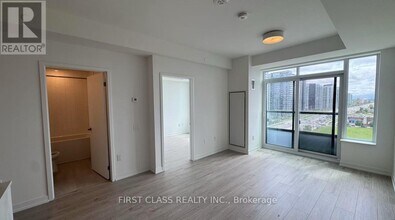 2485 Eglinton Ave W in Mississauga, ON - Building Photo - Building Photo