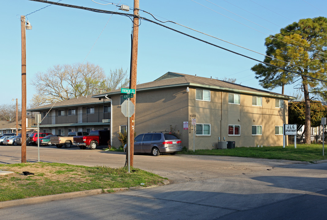 French Street Apartments in Irving, TX - Building Photo