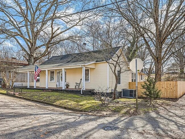 property at 517 W 9th St