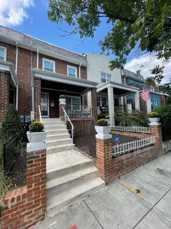 property at 1316 Staples St NE