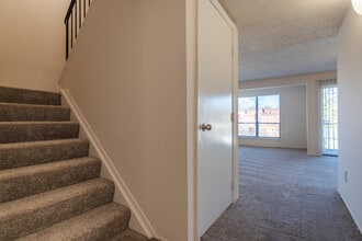 Eagles Eyrie in Louisville, KY - Foto de edificio - Interior Photo