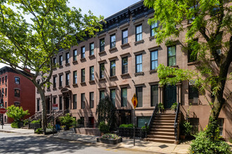 43 Charles St in New York, NY - Building Photo - Building Photo