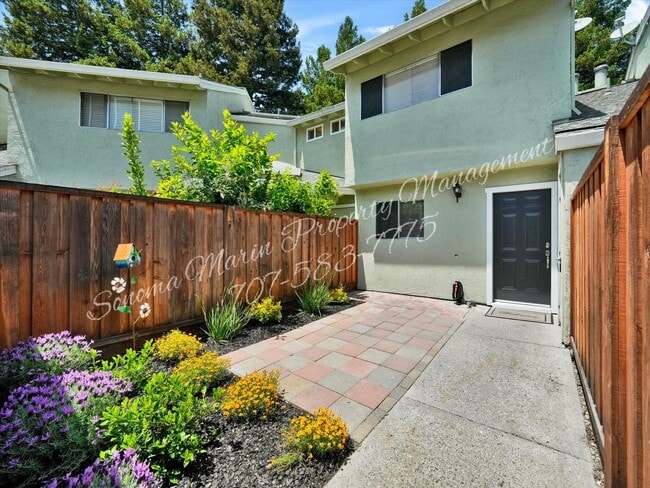 property at 576 Racquet Club Cir