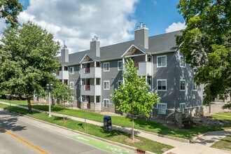 Campus Oaks in Urbana, IL - Building Photo - Building Photo