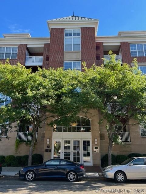 25 Adams Ave in Stamford, CT - Foto de edificio