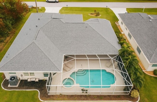 8365 Walbert St in Port Charlotte, FL - Foto de edificio - Building Photo