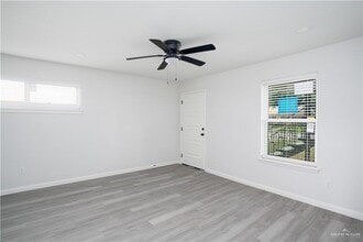 1107 Shasta Ave W, Unit 2 in McAllen, TX - Building Photo - Building Photo
