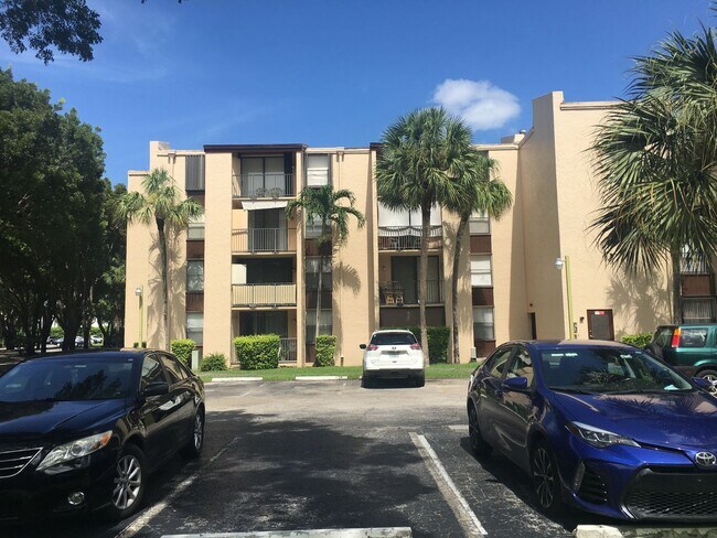 14301 SW 88th St in Miami, FL - Building Photo - Building Photo