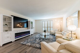 1050 Rafael Blvd NE in St. Petersburg, FL - Foto de edificio - Building Photo